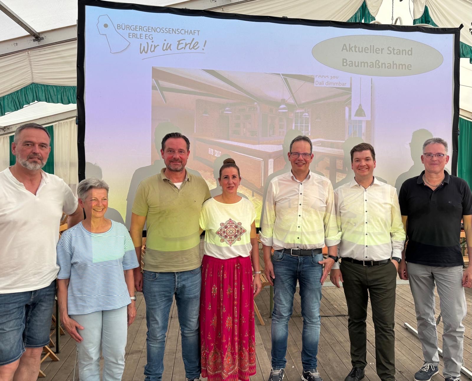 Der neue Vorstand der Genossenschaft: Manfred Gerbersmann, Linda Borgs, Till und Andrea Momberg, die Vorstände Andreas Grotendorst und Oliver Göttlich, Bernd Steverding, es fehlen Prokurist Peter Stöbel, Dirk Brand und Iris Gorski.